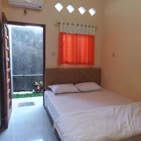 Angler Family Guest House Blitar ภายนอก รูปภาพ