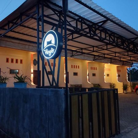 Angler Family Guest House Blitar ภายนอก รูปภาพ