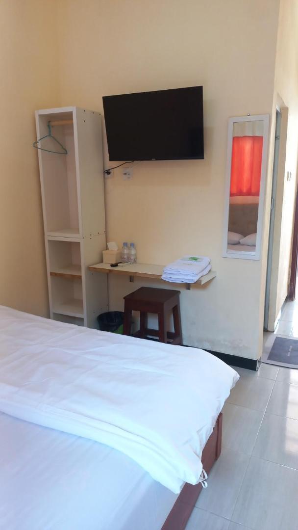 Angler Family Guest House Blitar ภายนอก รูปภาพ