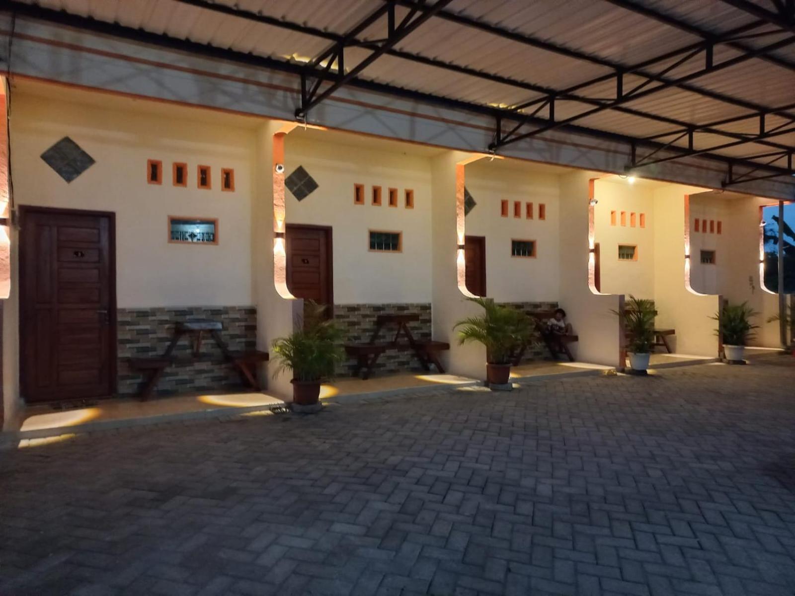 Angler Family Guest House Blitar ภายนอก รูปภาพ