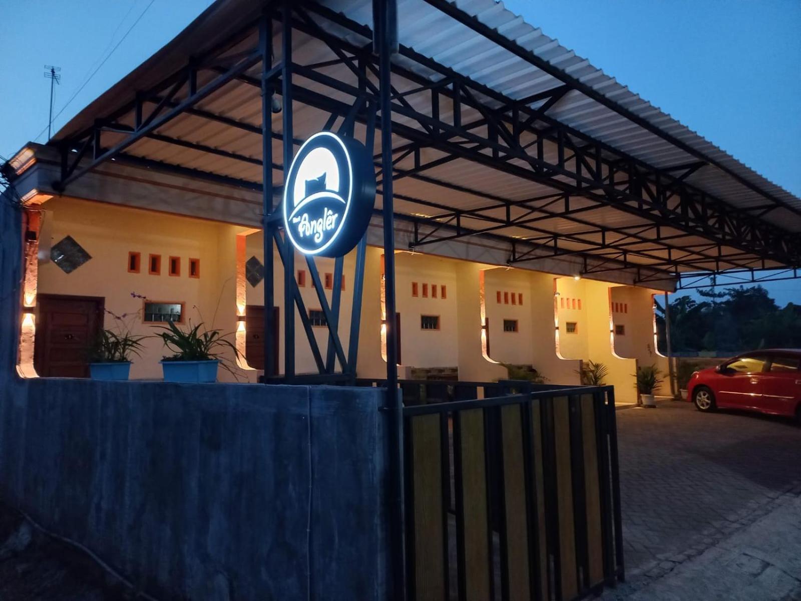 Angler Family Guest House Blitar ภายนอก รูปภาพ